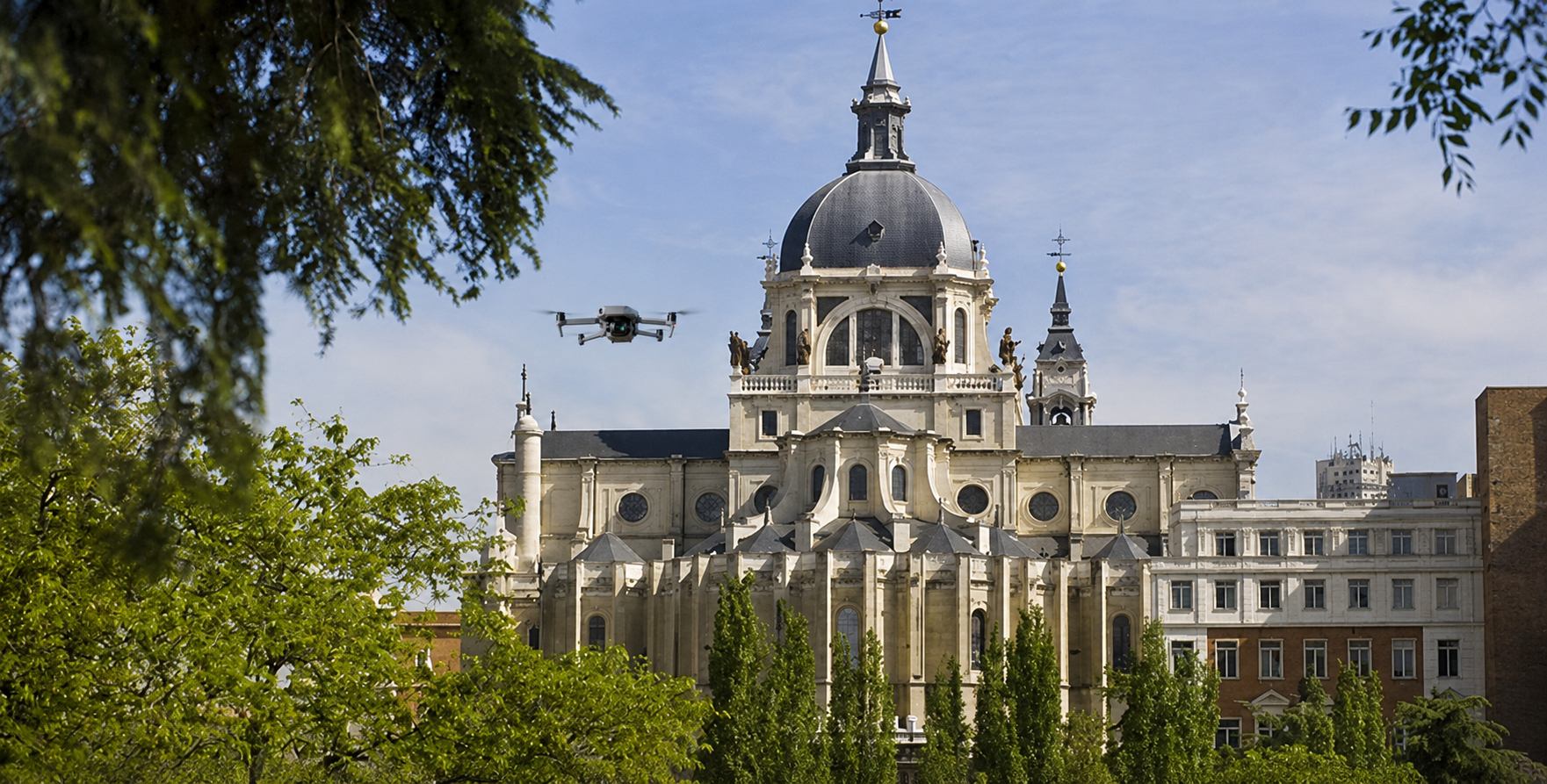 Dron capturando una catedral para convertirla en un activo digital reutilizable